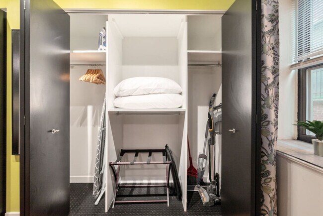 Building Photo - 221 Vine St