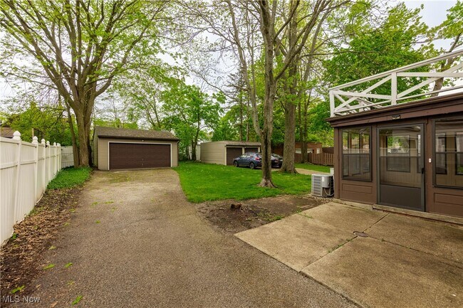 Building Photo - 3702 Glencairn Rd