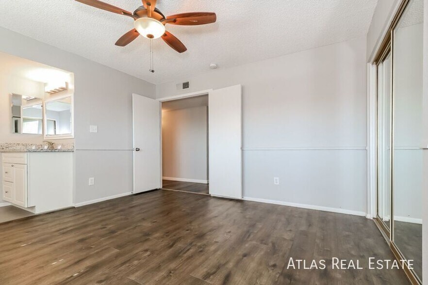 Building Photo - 1323 W Rosemonte Dr