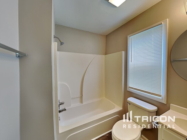 Building Photo - 1657 Lemming Dr SE