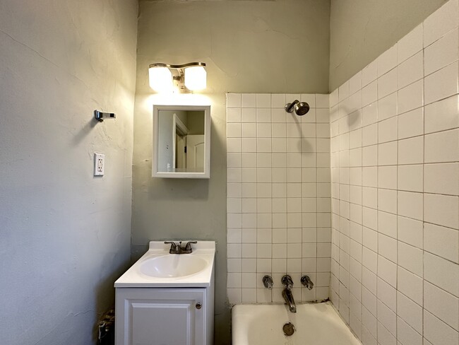 Building Photo - 4619 N Paulina St