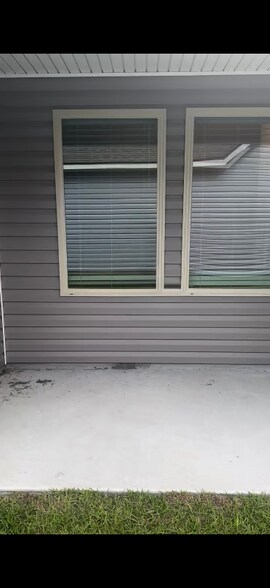 Building Photo - 1206 E St Charles St