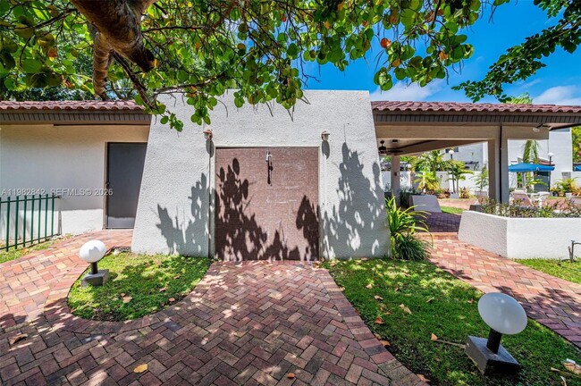 Building Photo - 4702 SW 67th Ave