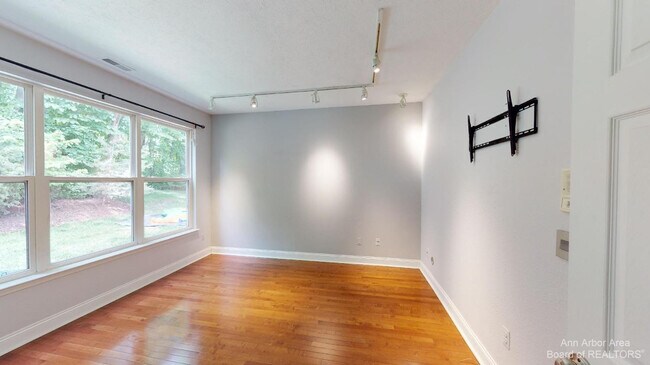 Building Photo - 1408 Fox Pointe Cir