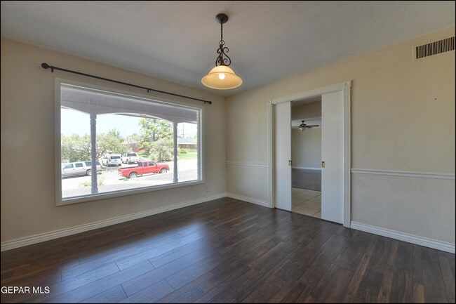 Building Photo - 424 Stonebluff Rd