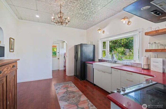 Building Photo - 5060 WA-106