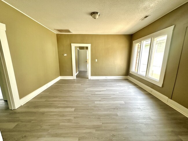 Building Photo - 1204 15th Way SW
