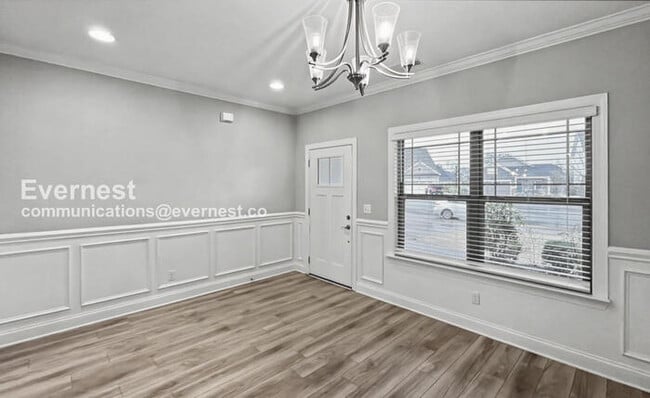 Building Photo - 3 Bed, 2 Bath Home with Garage / Pet-Friendly / Available Now!