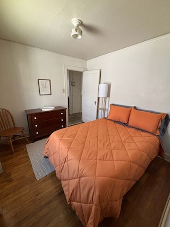 Building Photo - 307 9th St