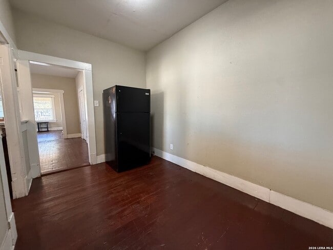 Building Photo - 323 E Euclid Ave