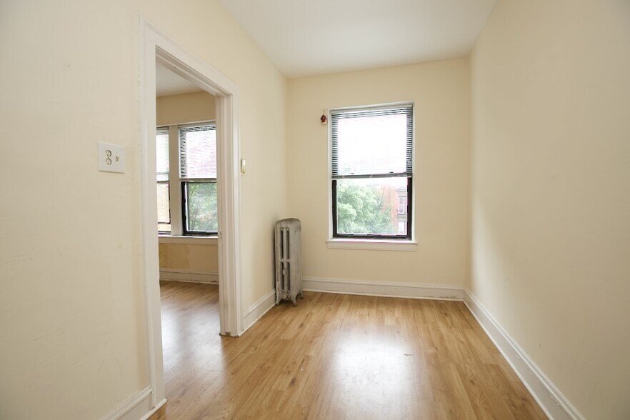 Building Photo - 4854 N Damen Ave