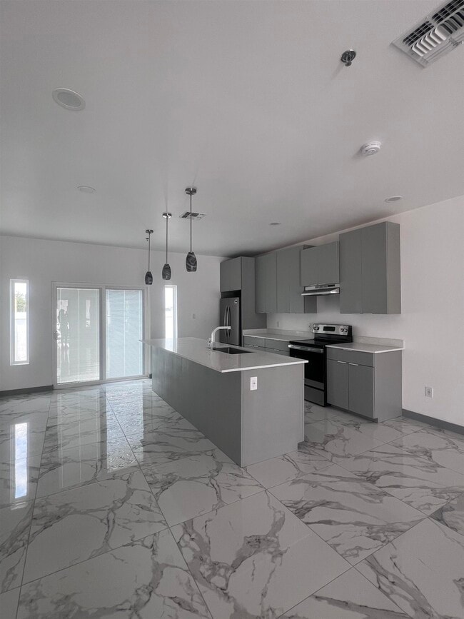 Building Photo - 1011 Emerald Valley Dr