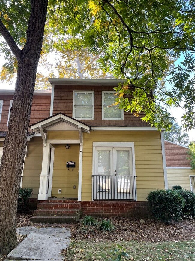 Building Photo - End Unit Townhome in Elizabeth/Plaza Midwood Area! ***50% discount for the first full month with ...
