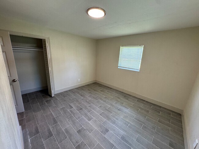 Building Photo - 560 Aiken St