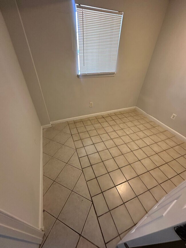 Building Photo - 1911 W Baltimore St