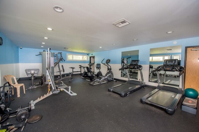 Building Photo - Remodeled Seal Beach Condo