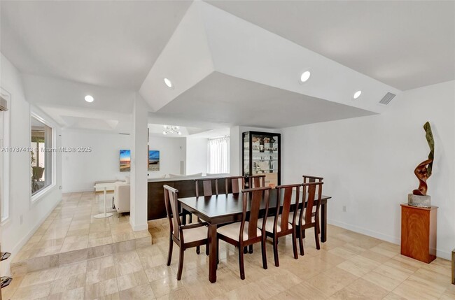 Building Photo - 4410 Brighton Pl