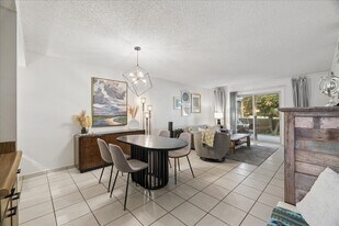 Building Photo - 4150 E Cactus Rd