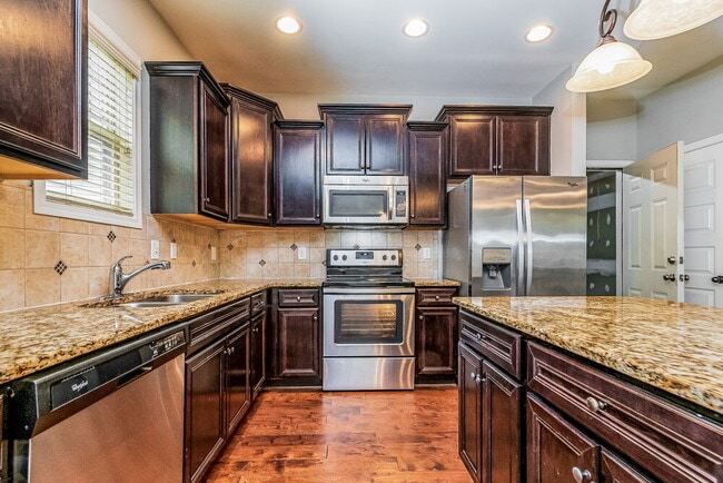Building Photo - 246 Verrazano Pl