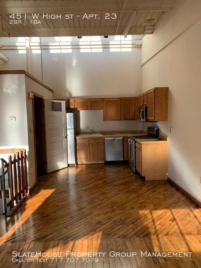 The Lofts at Savoy 2 bedroom New Floors!! 451 W High St