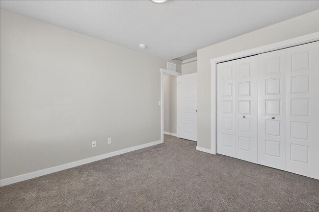 Building Photo - Luxury & Convenience: Newer 4 Bedroom, 2.5 Bath N. Meridian Home