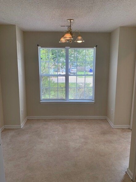 Building Photo - 2513A Bluff View Ct