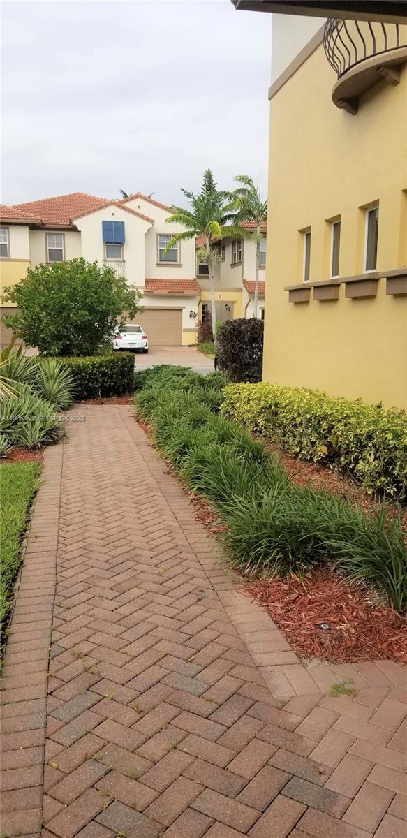 Building Photo - 6033 NW 118th Dr