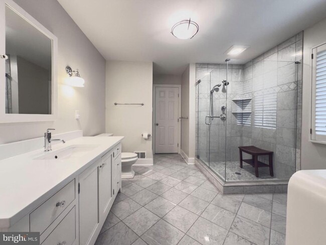 Building Photo - 42 Greythorne Woods Cir