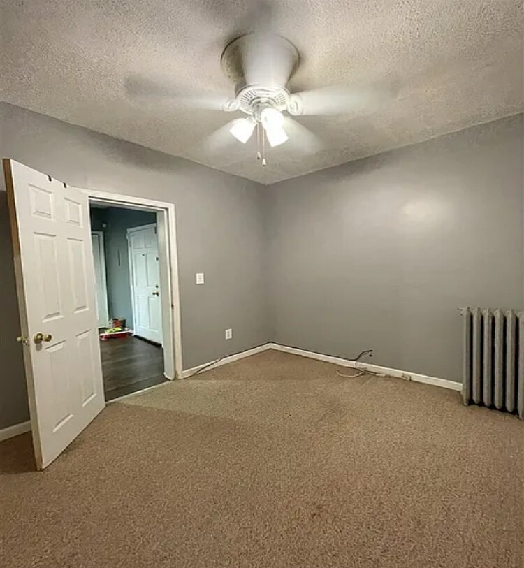 Full size bedroom - 487 Mercer St