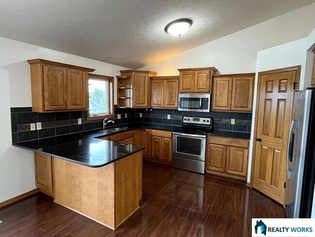 Building Photo - 8020 Renatta Dr