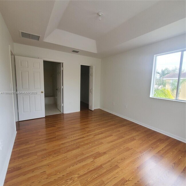 Building Photo - 2621 SE 15th Pl