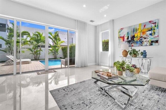 Building Photo - 7457 NW 101 Ave