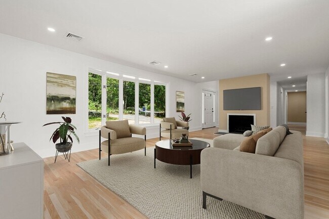 Building Photo - 576 Grove St