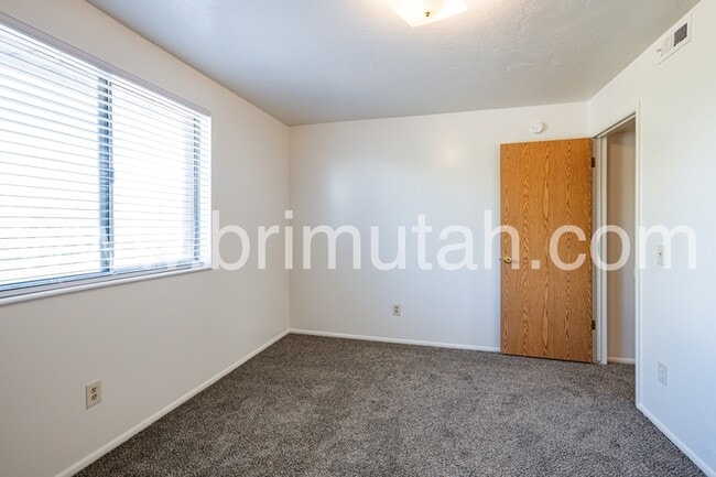 Building Photo - 4727 S 1300 E