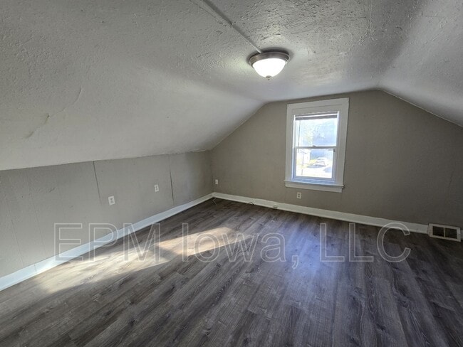 Building Photo - 109 Summit Ave