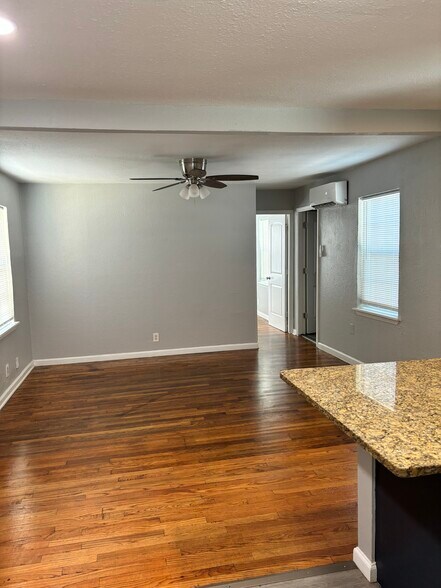 Building Photo - 2225 W Olmos Dr