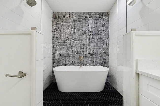 Building Photo - 1326 Blvd Lorraine SW