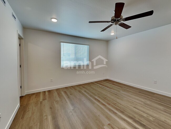 Building Photo - 12535 W Flynn Ln