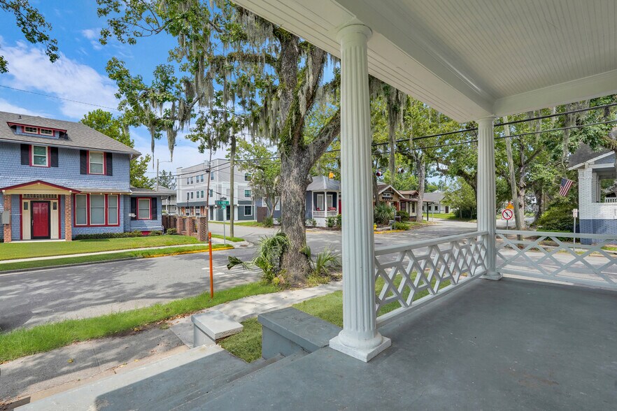 Front Porch View Broad St. - 537 E 40th St