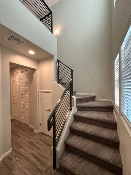 Building Photo - 2090 S Dorsey Ln
