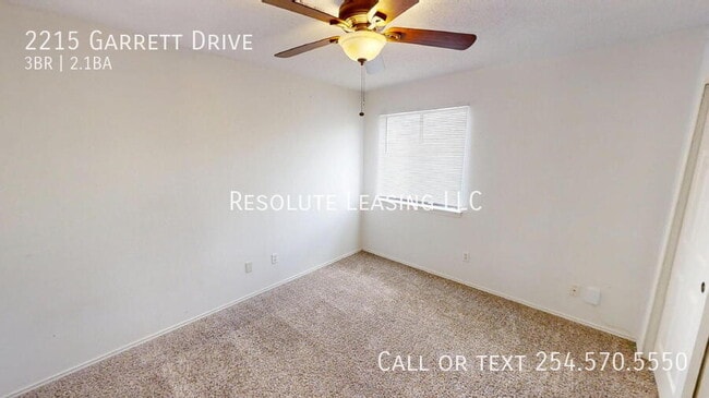 Building Photo - 2215 Garrett Dr