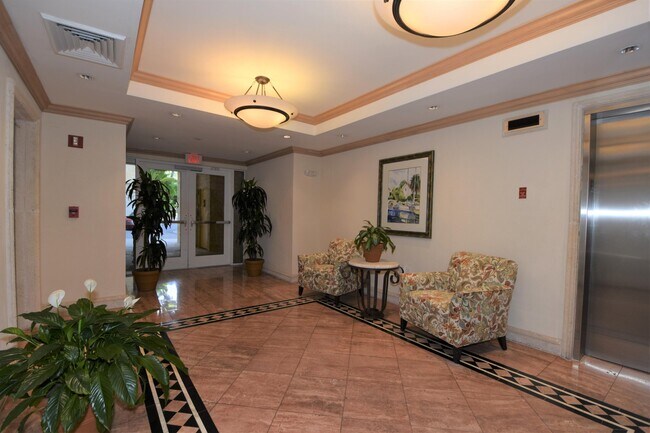 Building Photo - 707 Crandon Blvd