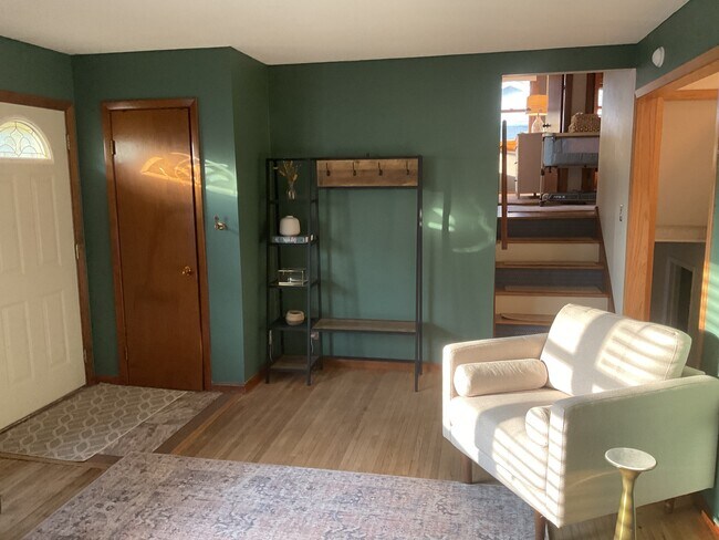 Building Photo - 945 Beacon Ln