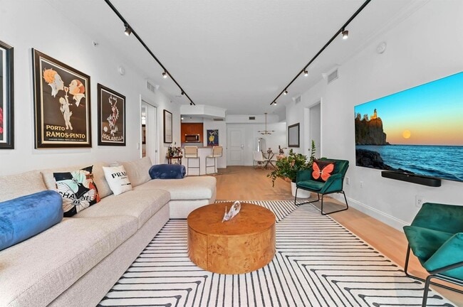 Building Photo - 350 SE 2nd St