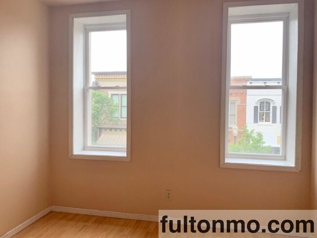 Building Photo - 514 Court Street Apt A