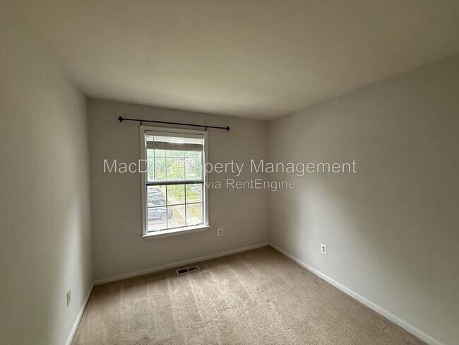 Building Photo - 11185 Kensington Pl