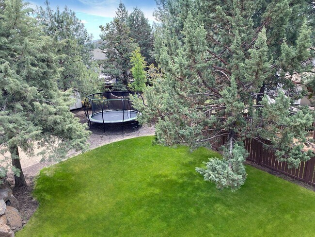 Building Photo - Elegant Awbrey Butte Home | Unfurnished | ...