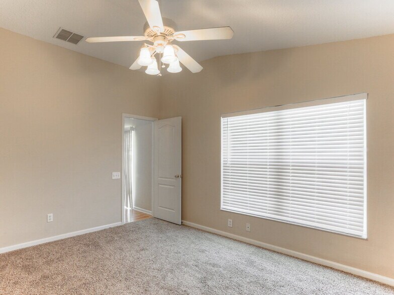 Building Photo - 10422 Hunters Haven Blvd