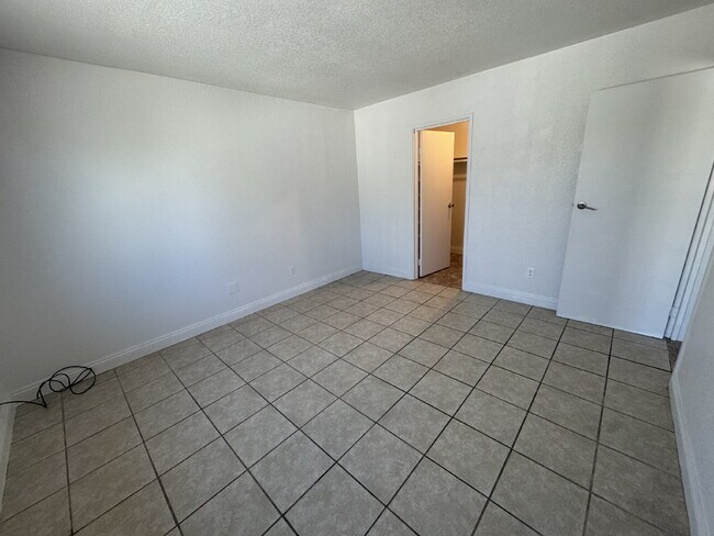 Building Photo - "Cozy 2-Bedroom Haven in North Las Vegas – 810 Sq Ft of Comfort on Harvard St!"