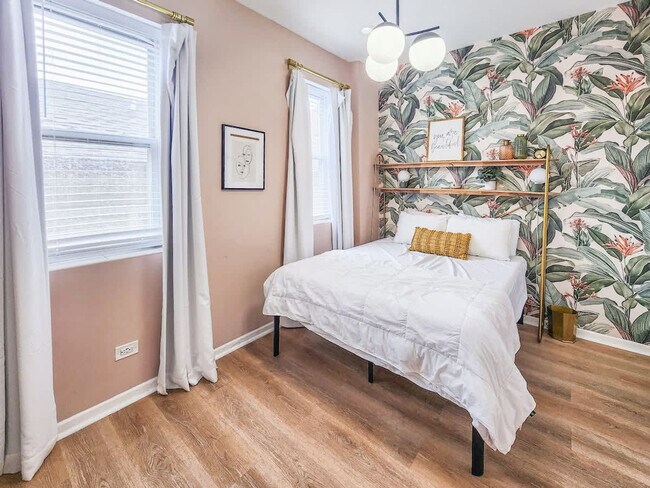 Building Photo - 1411 W Grand Ave